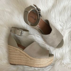 Grey Wedge Heals